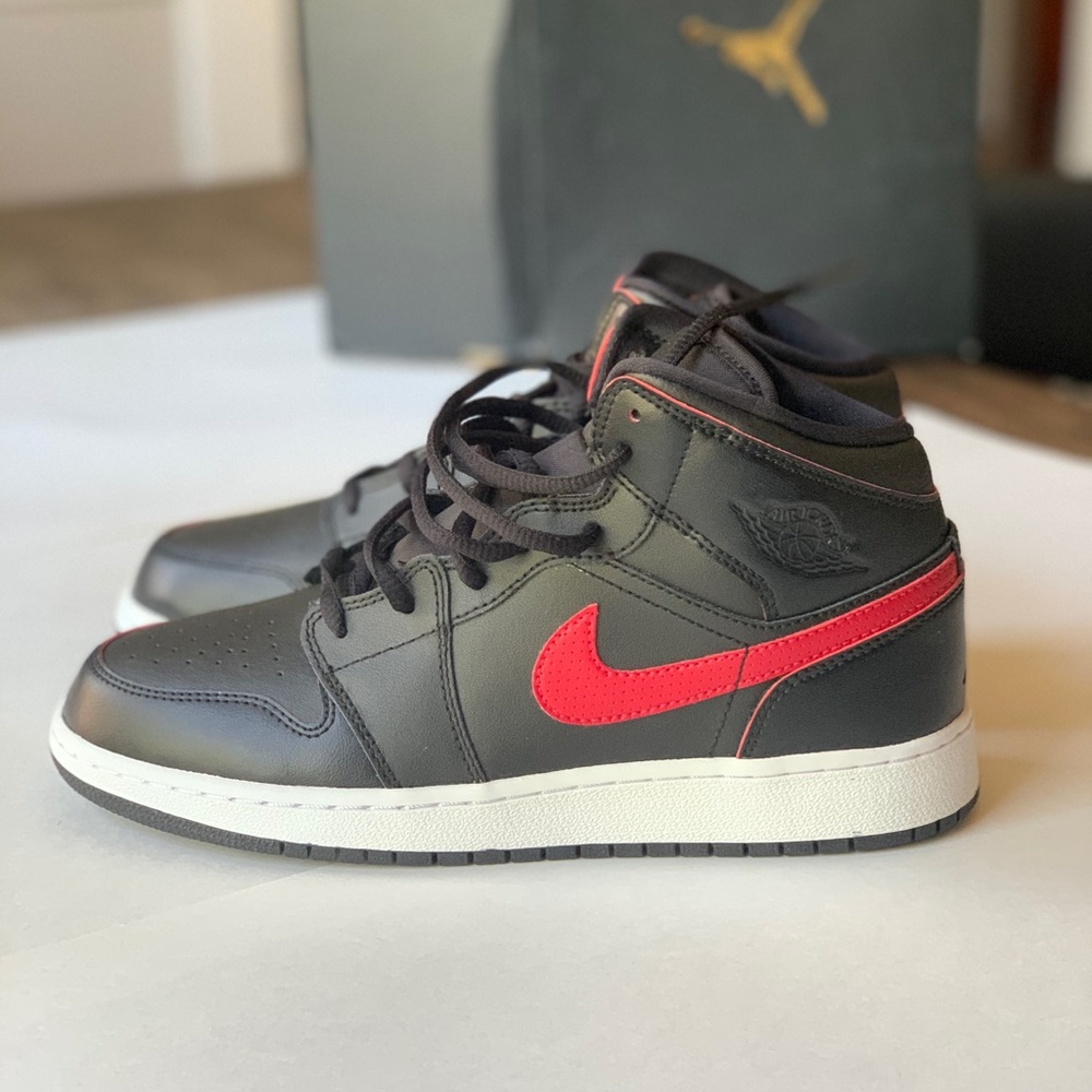 NIB Nike Air Jordan 1 Mid, black and red - retro